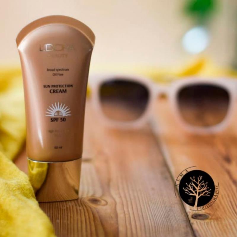 کرم ضدآفتاب رنگی و فاقد چربی SPF50 لدورا 50 میلی لیتر