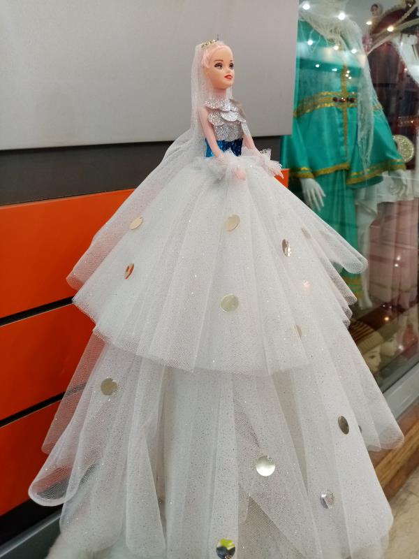 عروسک باربی در لباس عروس