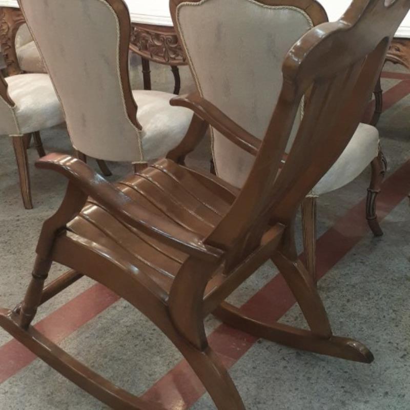 صندلی چوبی راکی ، مادربزرگ