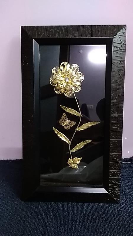 تابلو یک گل طلایی