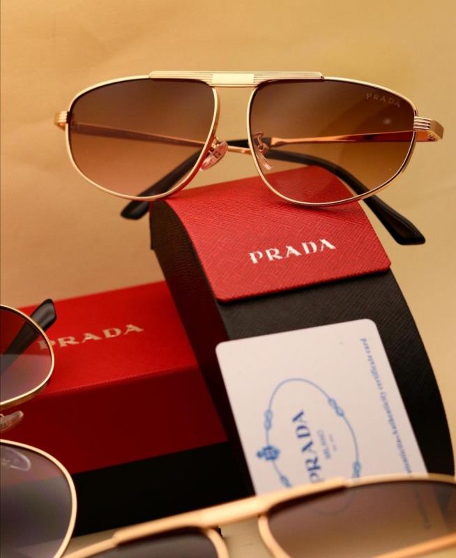 عینک آفتابی پرادا. PRADA