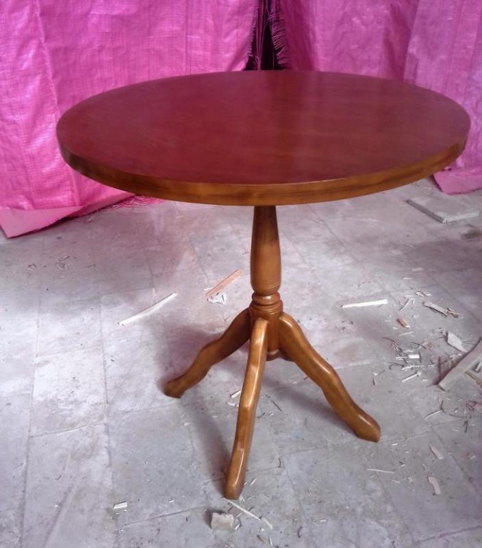 میز گرد وصندلی لهستانی رنگ بندب مختلف چوب راش گرجستان