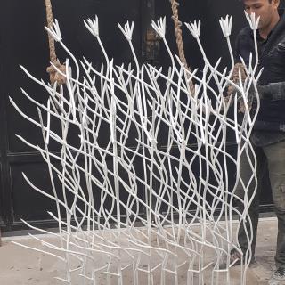 حفاظ روی دیوار شاخ گوزنی لیلیوم لاله نخل نیزار خرچنگی