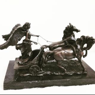 مجسمه تمام برنز خارجی برنزی ابعاد ۳۰ در ۲۰ امضادار