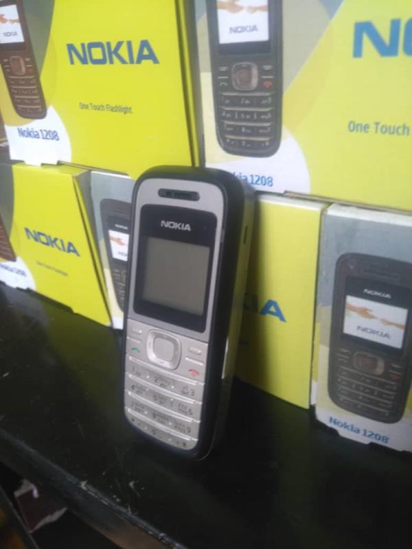 گوشی اصل تک سیم بدون دوربین موبایل نوکیا مدل Nokia 1200 ساده