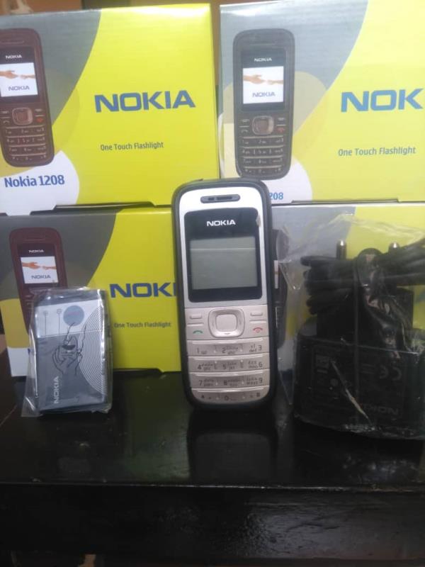 گوشی اصل تک سیم بدون دوربین موبایل نوکیا مدل Nokia 1200 ساده