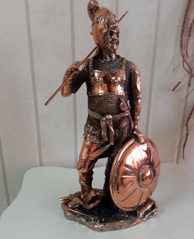 مجسمه مسی سرباز رومی