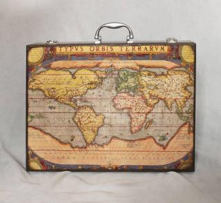 چمدون چوبی دکوپاژ