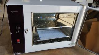 انکوباتور آزمایشگاهی