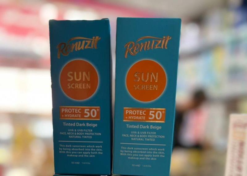 کرم ضد آفتاب رینوزیت همراه با SPF 50