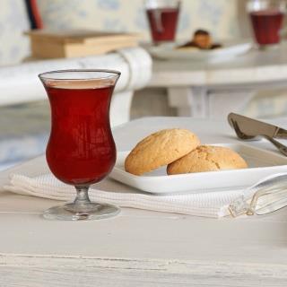 فنجان کمر باریک و پایه دار