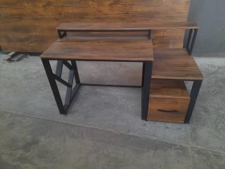 میز تحریر و میز کامیپوتر مدرن فلزی