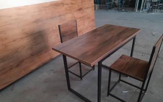 میز ناهار خوری ۴ نفره فلزی مدرن