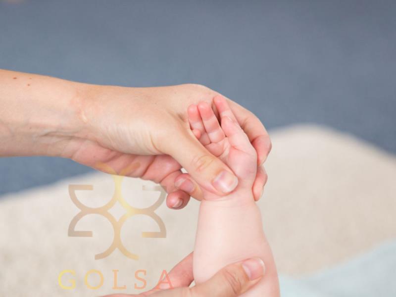 وازلین کودک جهت ماساژ دست و محافظت از پوست ۳۵۰ml