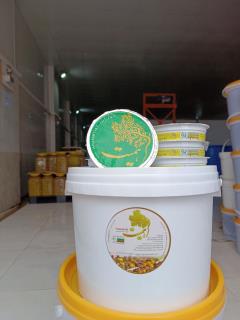 زیتون پرورده ویژه پر گردو سطلی اهمیت 6000گرم