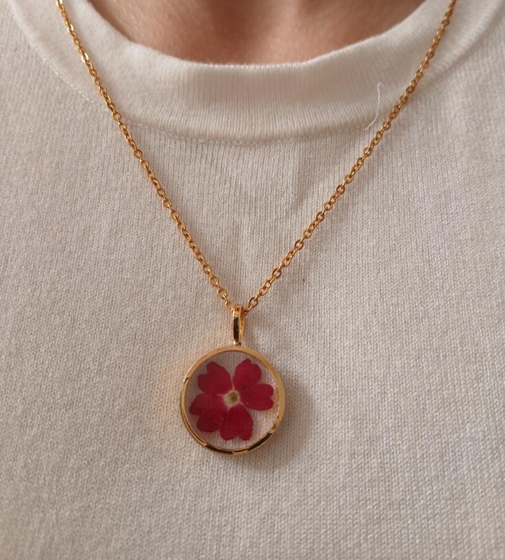 گردنبند رزینی طرح گل