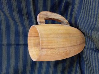 لیوان و وسایل چوبی