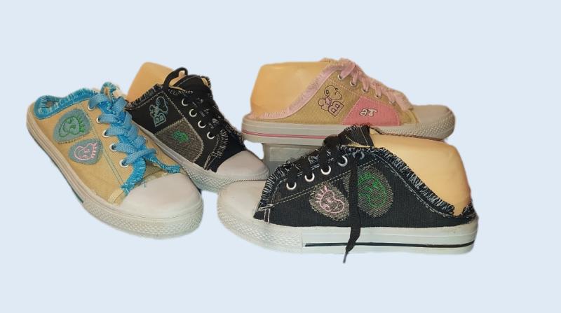 کفش کتانی پشت باز خارجی