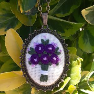 آویز رو لباسی گلدوزی