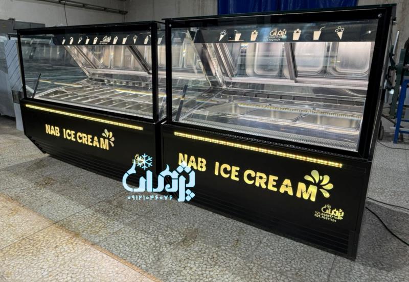 فروشنده تاپینگ بستنی