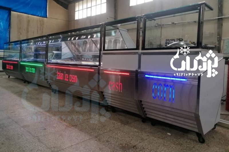 فروشنده تاپینگ بستنی