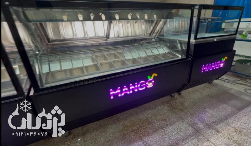 فروشنده تاپینگ بستنی