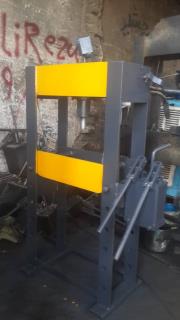 انواع پرس های هیدرولیک برقی دستی چهار ستون