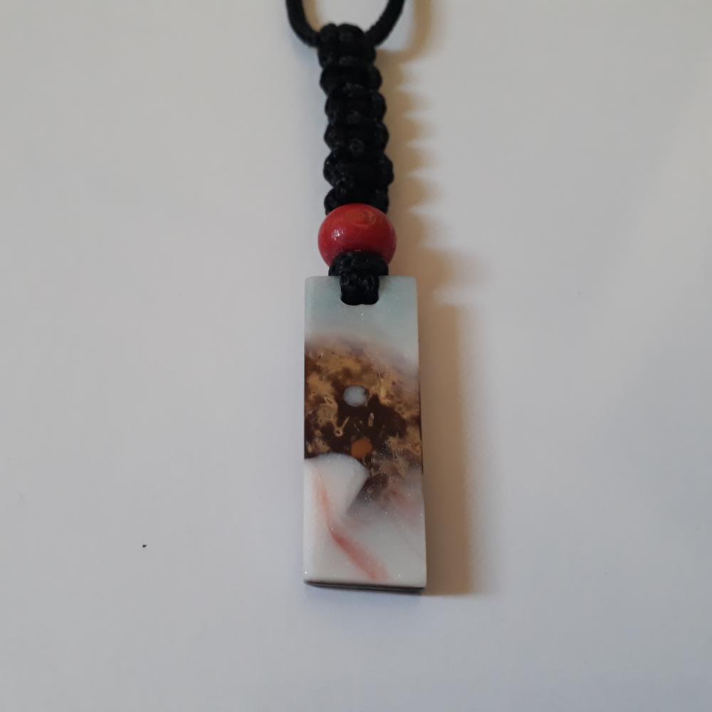 گردنبند چوب رزين