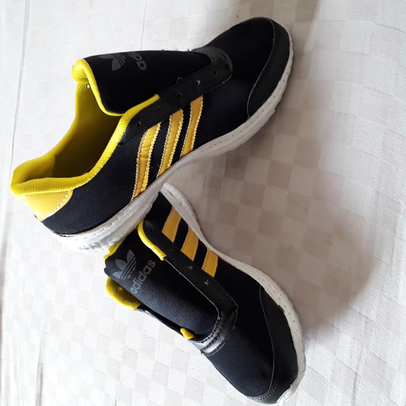 کتونی adidas