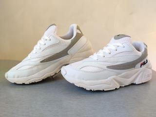 کتانی فیلا سایز میانه