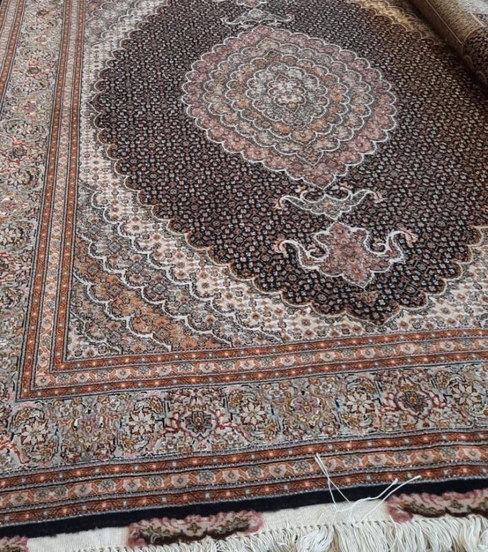 فرش دست بافت: هنری ارزشمند در فرهنگ ایرانی